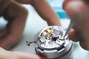 更换青岛江诗丹顿石英表电池